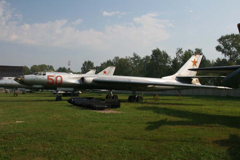 004_Tu-16