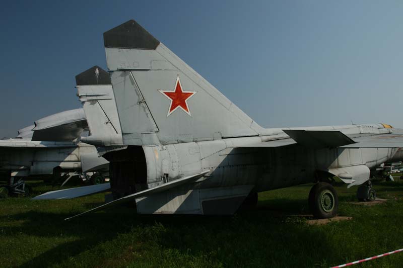 120_MiG-25