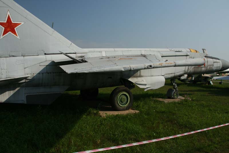 121_MiG-25