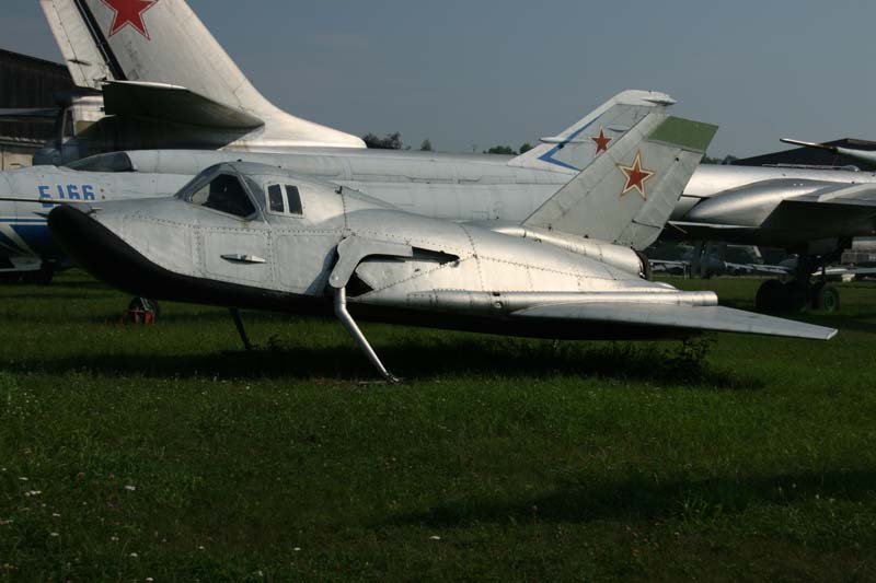 129_MiG-105