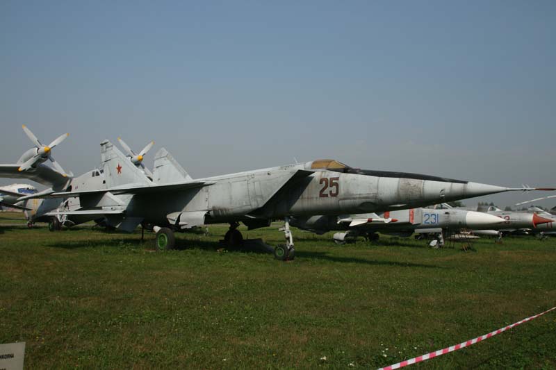 131_MiG-25
