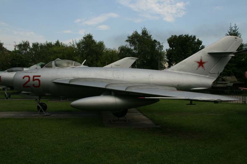 003_MiG-17